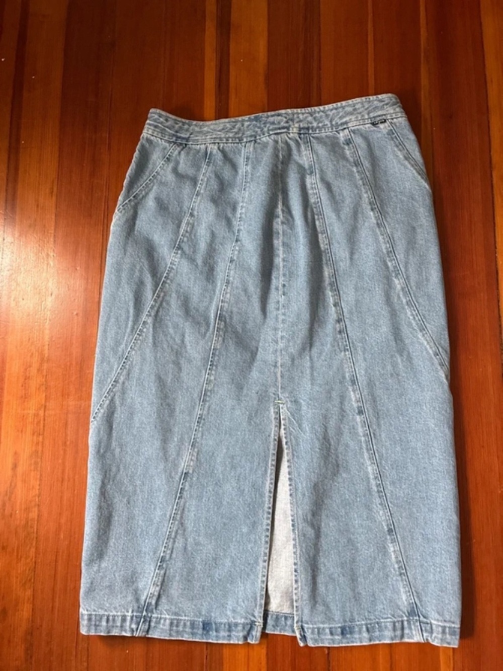 New $225 Levi's Blue Tab seamed skirt size M, never worn, only washed! Stunning! - Picture 2 of 11